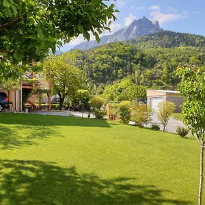 https://oustal.fr-provencehotel.com